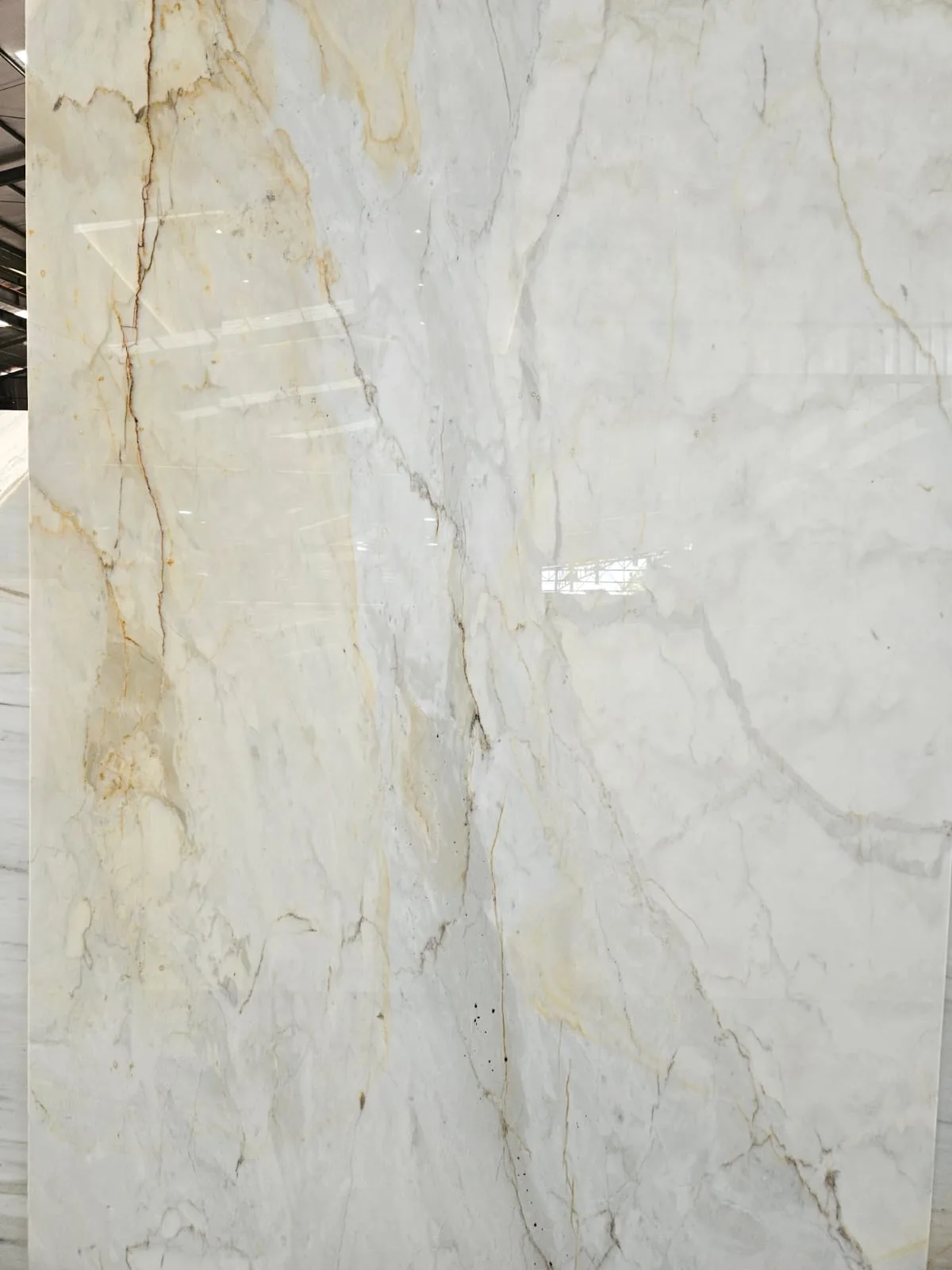 Almira / material visual