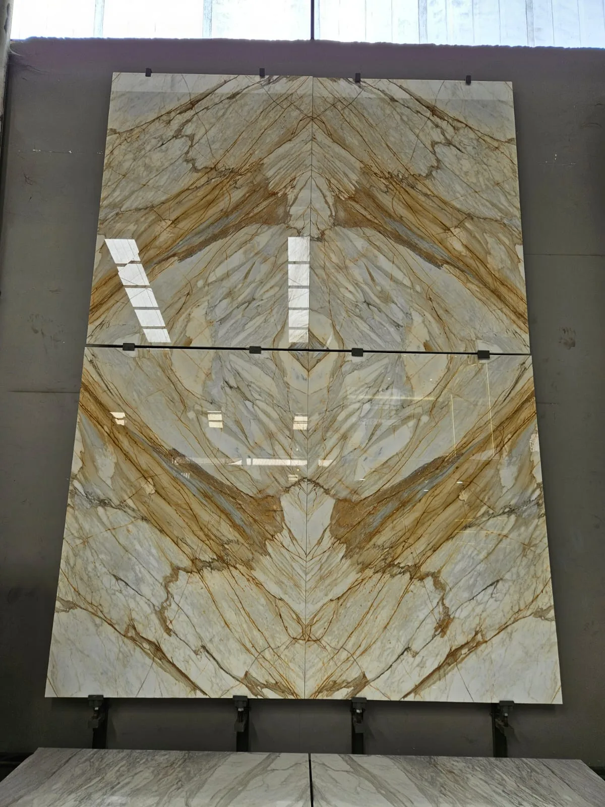 Mirabel / material visual